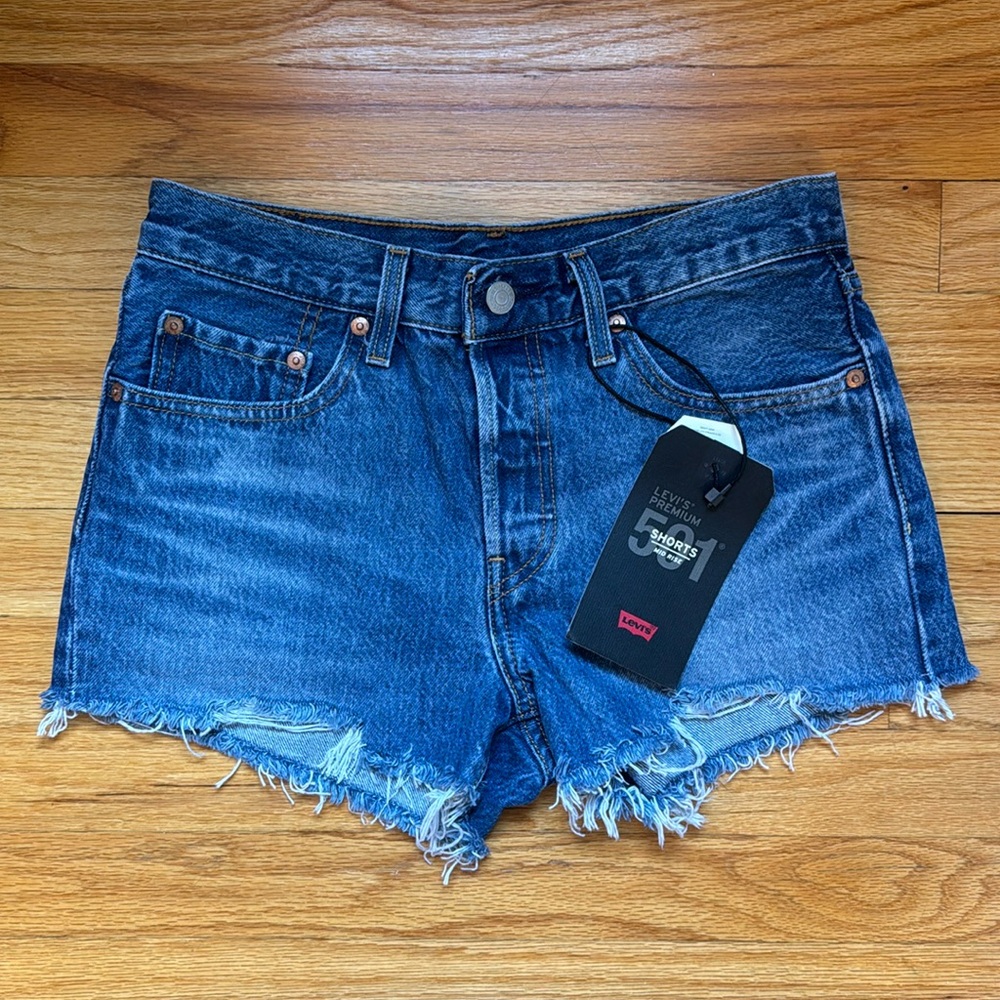NWT Levi’s 501 Mid Rise Short Size 26